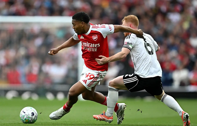 Fan Arsenal khen ngợi Lewis đã 