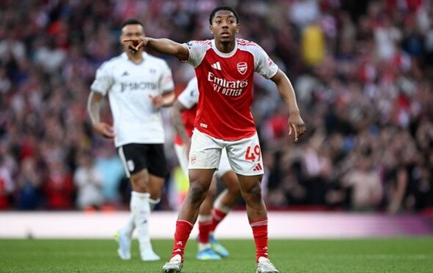Lewis-Skelly gây ấn tượng trước Fulham.