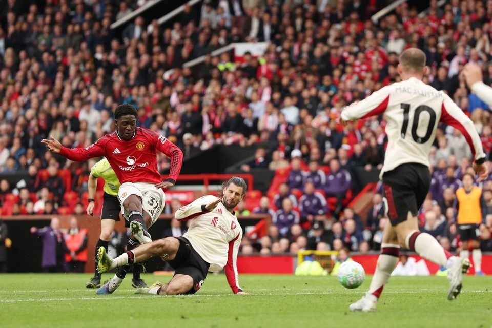  Mainoo đã trực tiếp giúp MU thắng trận derby nước Anh.