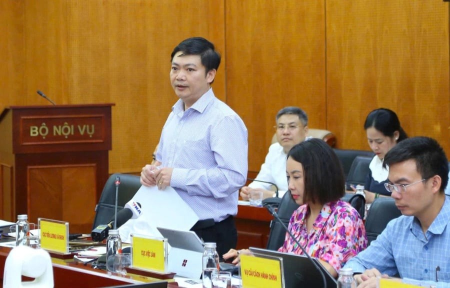 Trả lời câu hỏi trên, ông Nguyễn Duy Cường cho biết Bộ Nội vụ đã xây dựng dự thảo nghị định quy định mức lương cơ sở và chế độ tiền thưởng đối với cán bộ, công chức, viên chức và lực lượng vũ trang. 