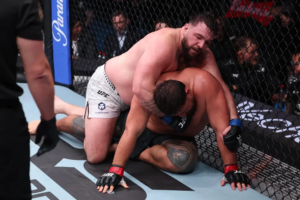 Louie Sutherland đấm Tai Tuivasa
