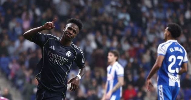 Vinicius lập cú đúp trong hiệp 2.