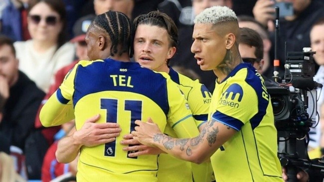 Tottenham có chiến thắng quan trọng.