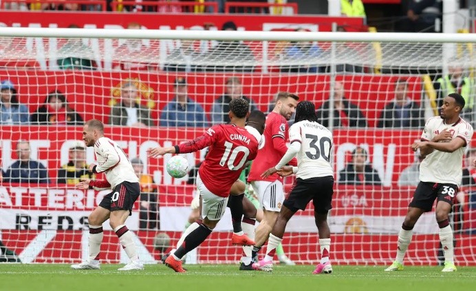 The Kop cho thấy nhiều vấn đề nơi khâu phòng ngự.