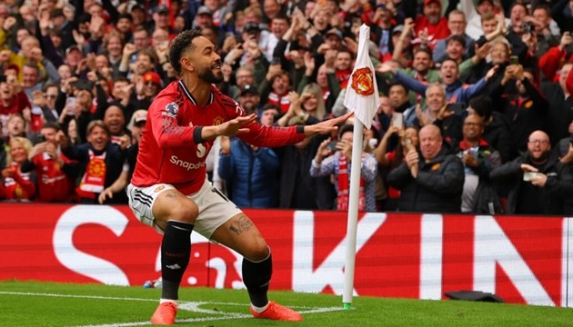 Matheus Cunha mở điểm cho Man United.