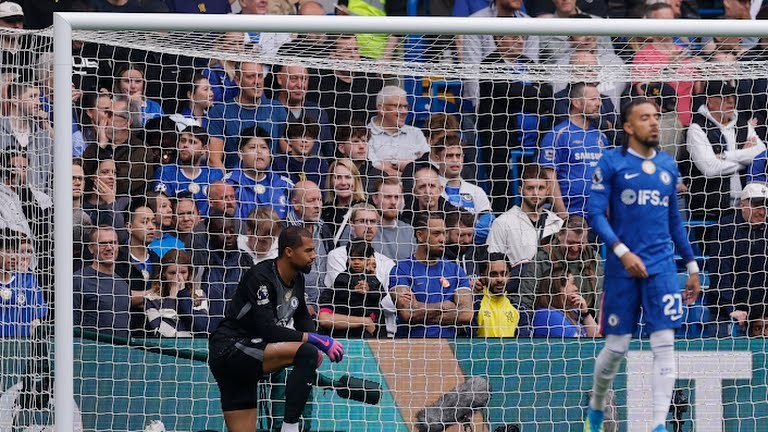 Chelsea thủng lưới 2 lần sau 15 phút.