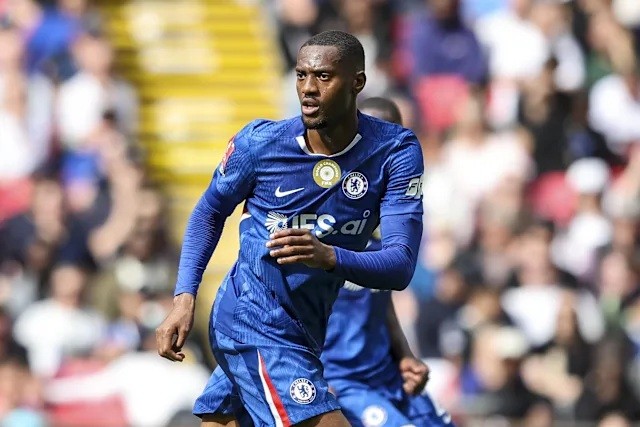 Tosin Adarabioyo (5,8): Thường xuyên làm giảm nhịp độ trận đấu mỗi khi có bóng. Bị thay ra nghỉ bởi Colwill ngay sau hiệp một.
