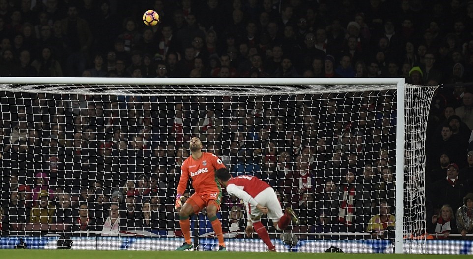 Arsenal-3-1-Stoke-11