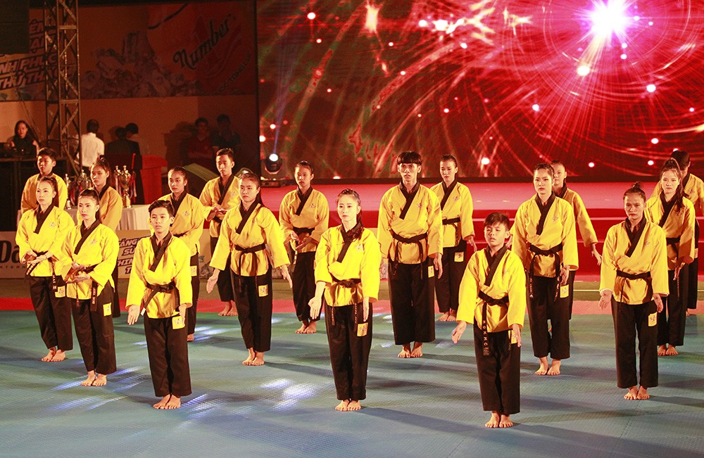 Bieu dien doi quyen
