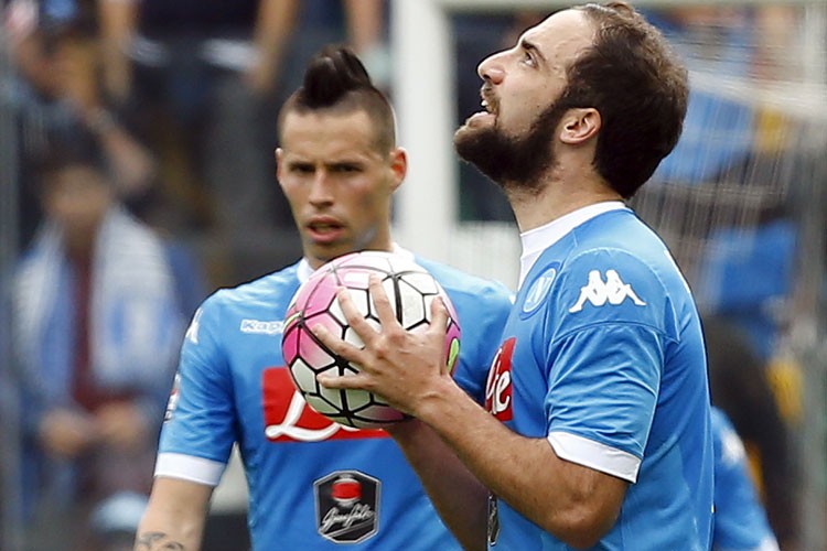 Higuain-napoli-1