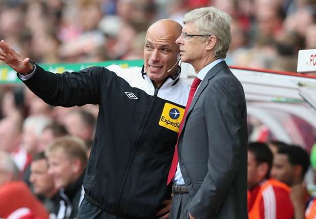 howard-webb-khien-cdv-arsenal-suong-phat-dien-1