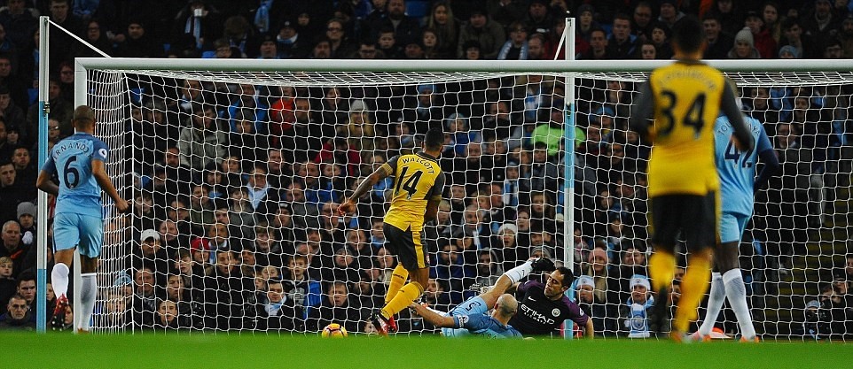 Man-City-2-1-Arsenal-18