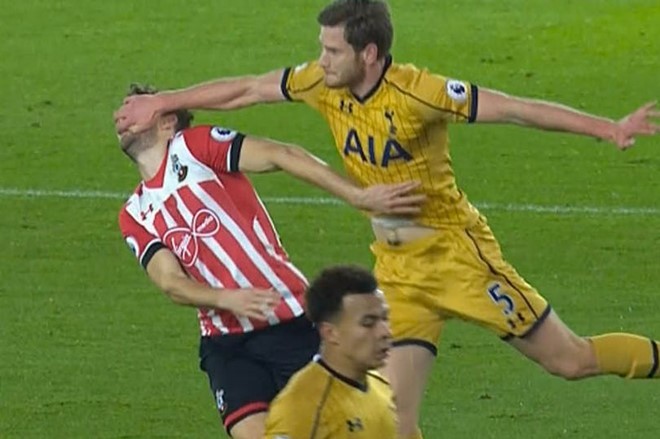 Mike-Dean-Tottenham-1