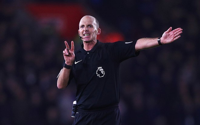 Mike-Dean-Tottenham-5