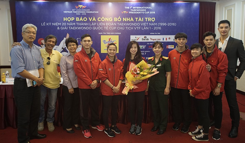 ong Truong Ngoc De va cac vdv Taekwondo