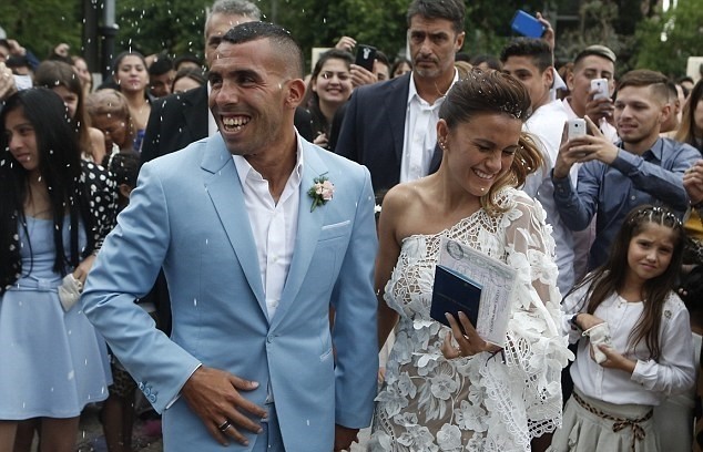 Tevez-bi-trom-1