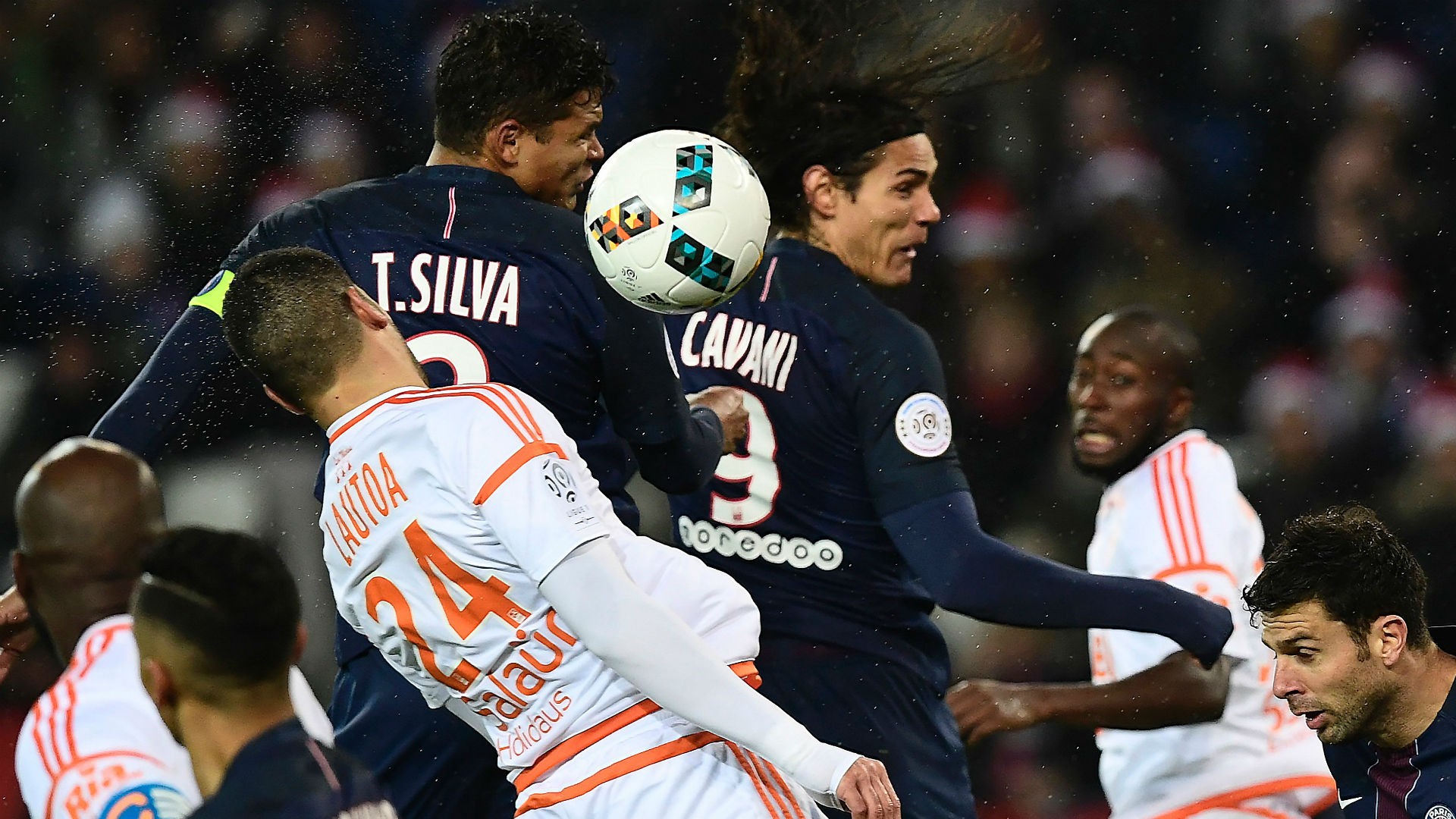 thiago-silva-edinson-cavani-paris-sg-lorient-ligue-1-21122016_18jmixcc0hqex1jld3pcdqv8u0