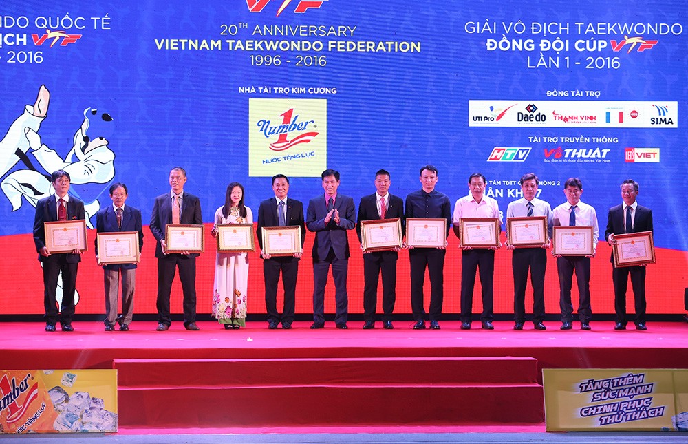 Vinh danh nhung nguoi co 
