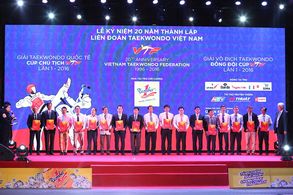 Vinh danh nhung nguoi co 