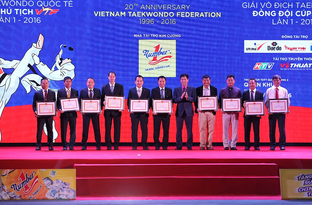 Vinh danh nhung nguoi co 