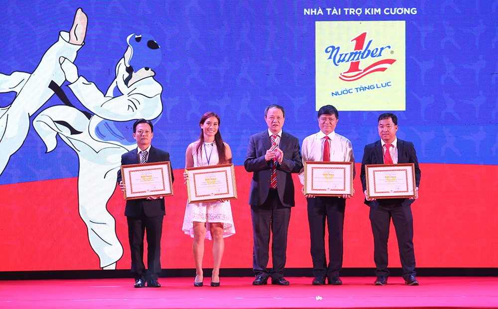 Vinh danh nhung nguoi co 