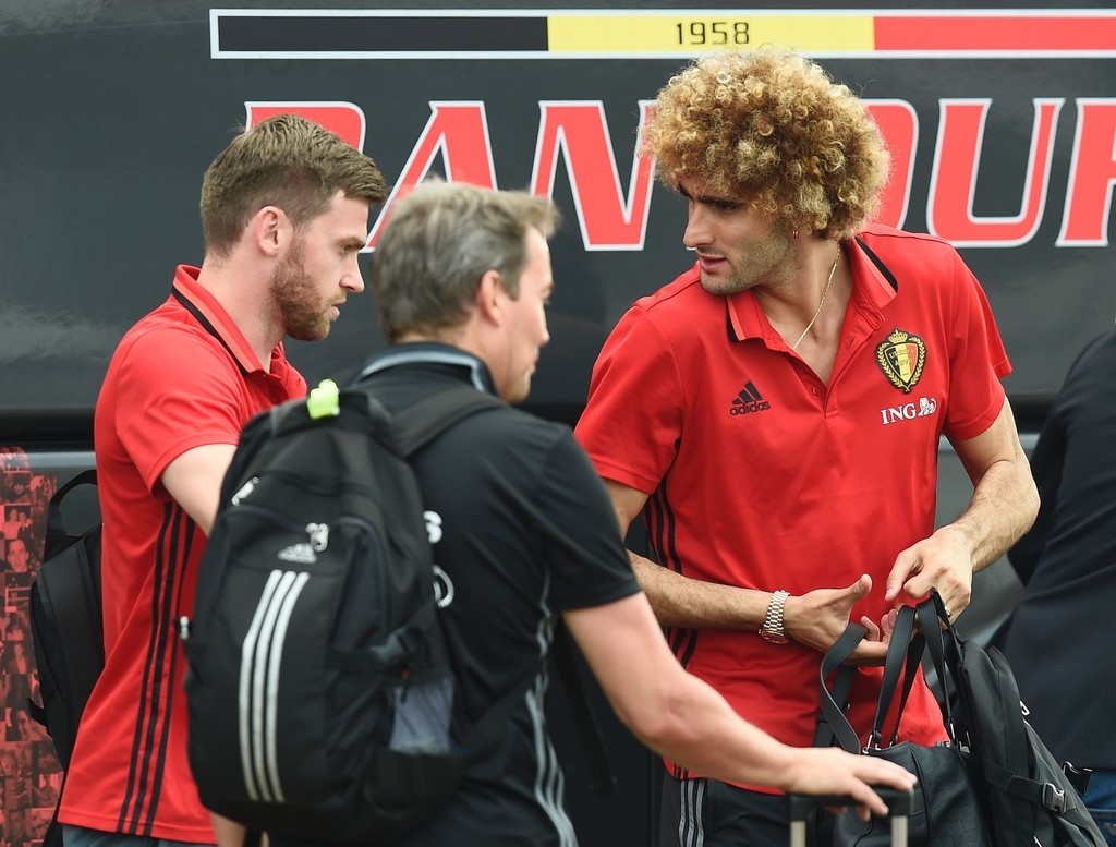 Marouane Fellaini nổi bật với mái tóc xù được nhuộm vàng triệt để. Ảnh: Internet.
