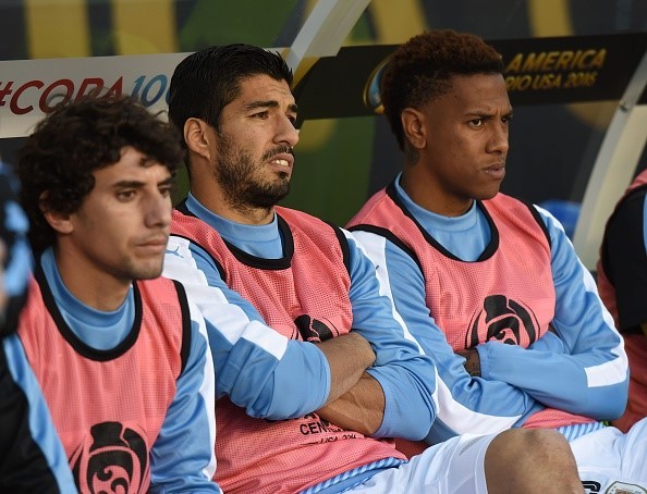 Suarez tiếp tục dự bị vì chưa hoàn toàn khỏe mạnh. Ảnh: Internet.