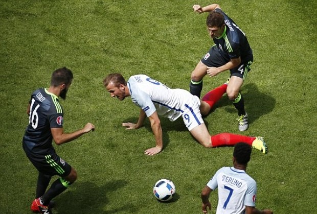 Kane và Sterling đang thi đấu thiếu hiệu quả. Ảnh: Internet.