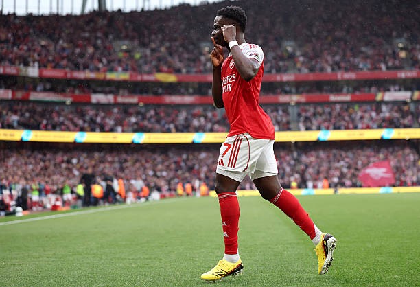 Saka mang đến sự đột biến cho hàng công Arsenal. 