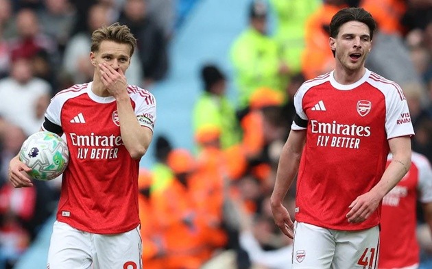 Arsenal lộ dấu hiệu mệt mỏi vào cuối mùa.