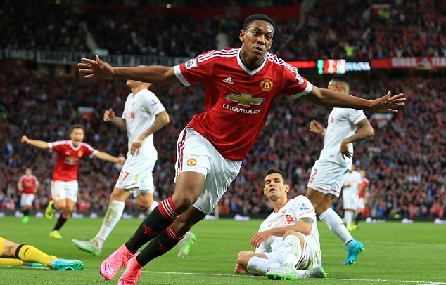 2C3C563400000578-0-Martial_had_a_dream_debut_following_his_big_money_move_to_Manche-a-6_1442179615918