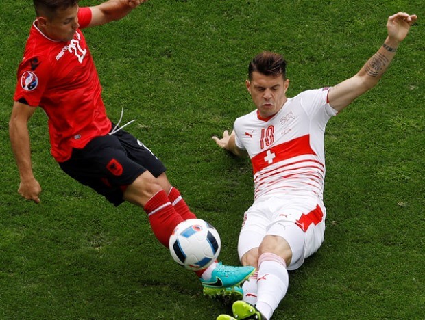 Granit Xhaka có trận mở màn đầy ấn tượng ở EURO 2016. Ảnh: Internet.