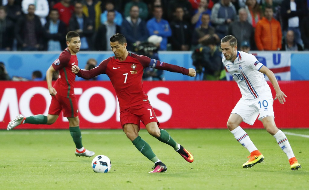 Trái với sự kỳ vọng của mọi người, Ronaldo đã chơi hoàn toàn mờ nhạt. Ảnh: Internet.