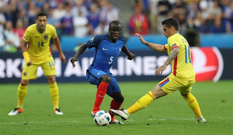 N'Golo Kante (8/10) - Kết nối tốt giữa công và thủ của tuyển Pháp, dường như Kante không hề suy giảm phong độ so với khi thi đấu cho Leicester City. Ảnh: Internet.