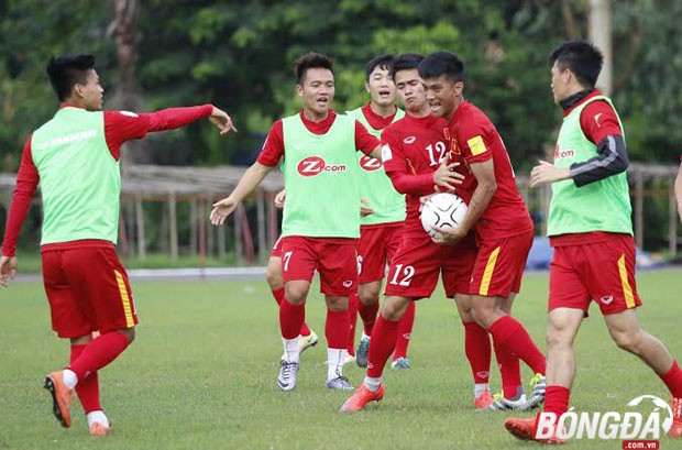 Buổi tập của ĐT Việt Nam trước trận chung kết diễn ra với không khí vui vẻ thoải mái. Ảnh: Gia Minh.