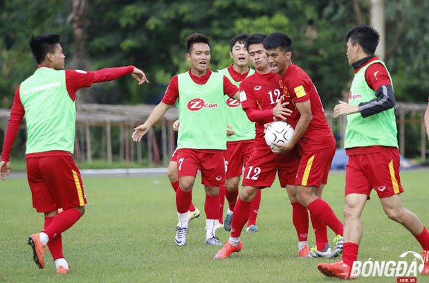Những nụ cười luôn thường trực trên môi các cầu thủ Việt Nam trong buổi tập chiều ngày 05/06. Ảnh: Gia Minh