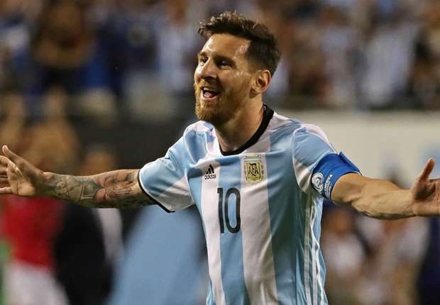 Lionel Messi kêu gọi đồng đội bình tĩnh sau hai chiến thắng ở Copa America 2016. Ảnh: Internet.