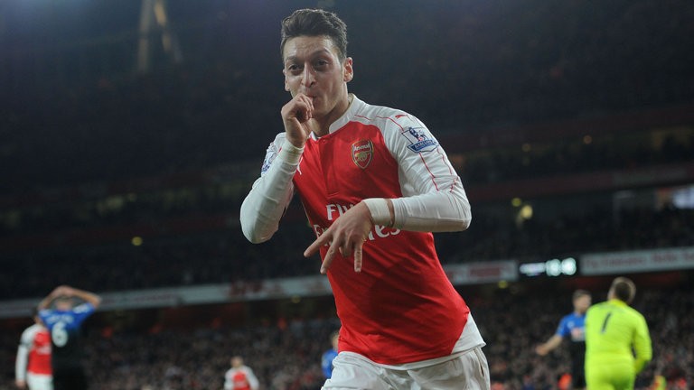 arsenal-mesut-ozil-football_3393288