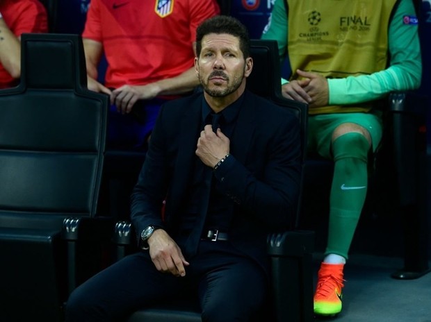 HLV Diego Simeone bóng gió khả năng ra đi sau thất bại thứ hai liên tiếp trong hai trận chung kết Champions League trước Real Madrid. Ảnh: Internet.