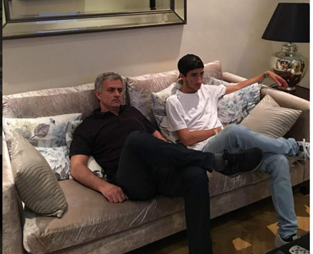 Mourinho rất chăm chú theo dõi EURO 2016. Ảnh: Internet.