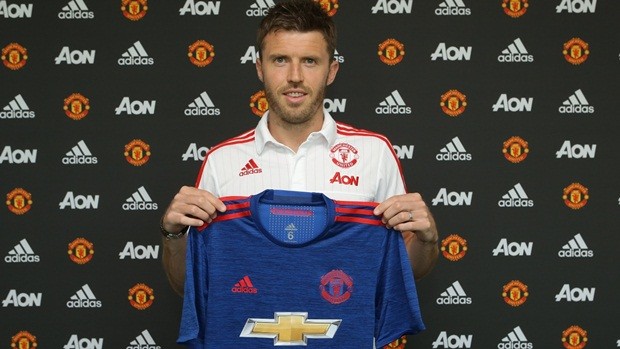 Gia hạn hợp đồng với Carrick là quyết định sáng suốt của HLV Mourinho. Ảnh: Internet.