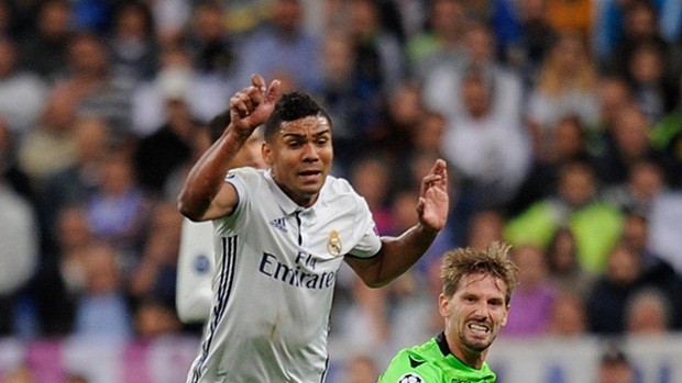 casemiro-chan-thuong-1
