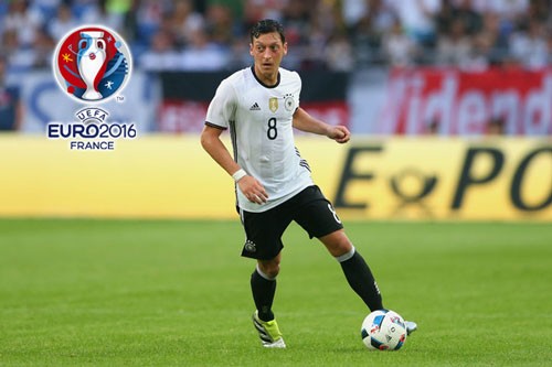 Tiền vệ trung tâm: Mesut Oezil (Đức, 30 triệu lượt thích (like). Ảnh: Internet.