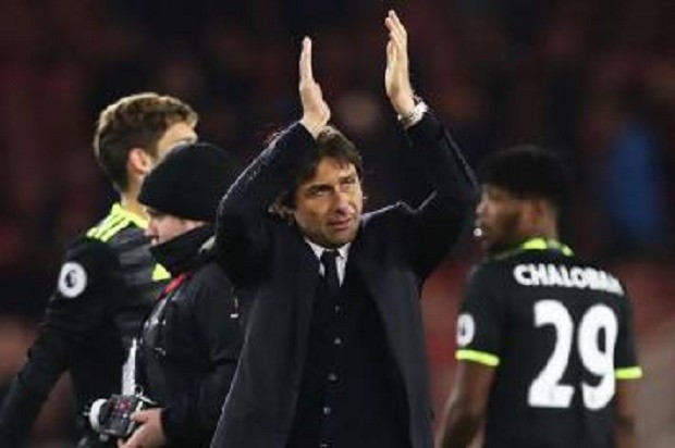 Conte.Chelsea.2016.2017.applauso.356x237