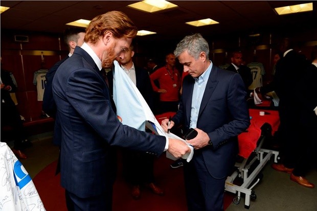 Mourinho đến để chỉ đạo đội cựu ngôi sao và người nổi tiếng của Anh đấu với phần còn lại của thế giới trong trận đấu từ thiện Soccer Aid. Ảnh: Internet.