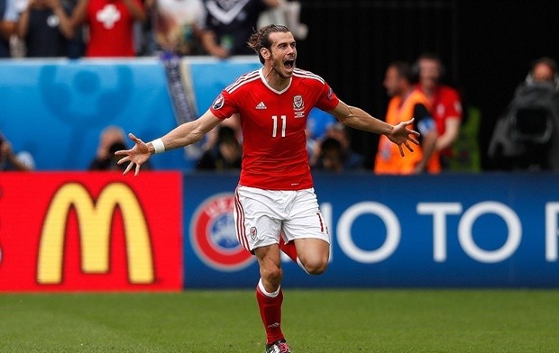 Wales là đội có bàn mở tỷ số trước với pha đá phạt thành bàn đúng phong cách Ronaldo của Bale. Ảnh: Internet.