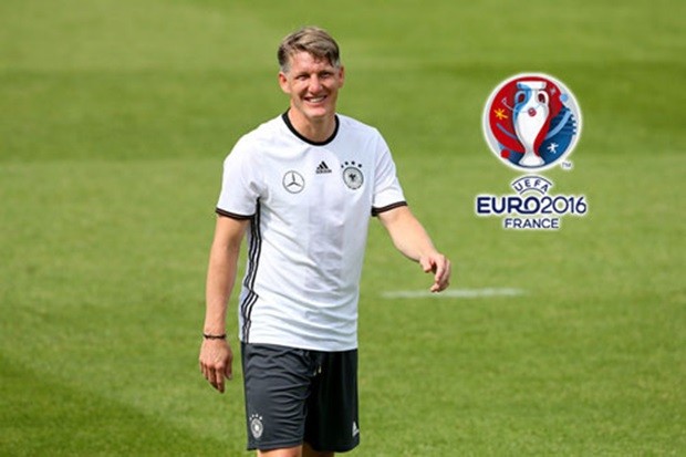 8. Bastian Schweinsteiger (ĐT Đức, 14,09 triệu bảng/năm). Ảnh: Internet.