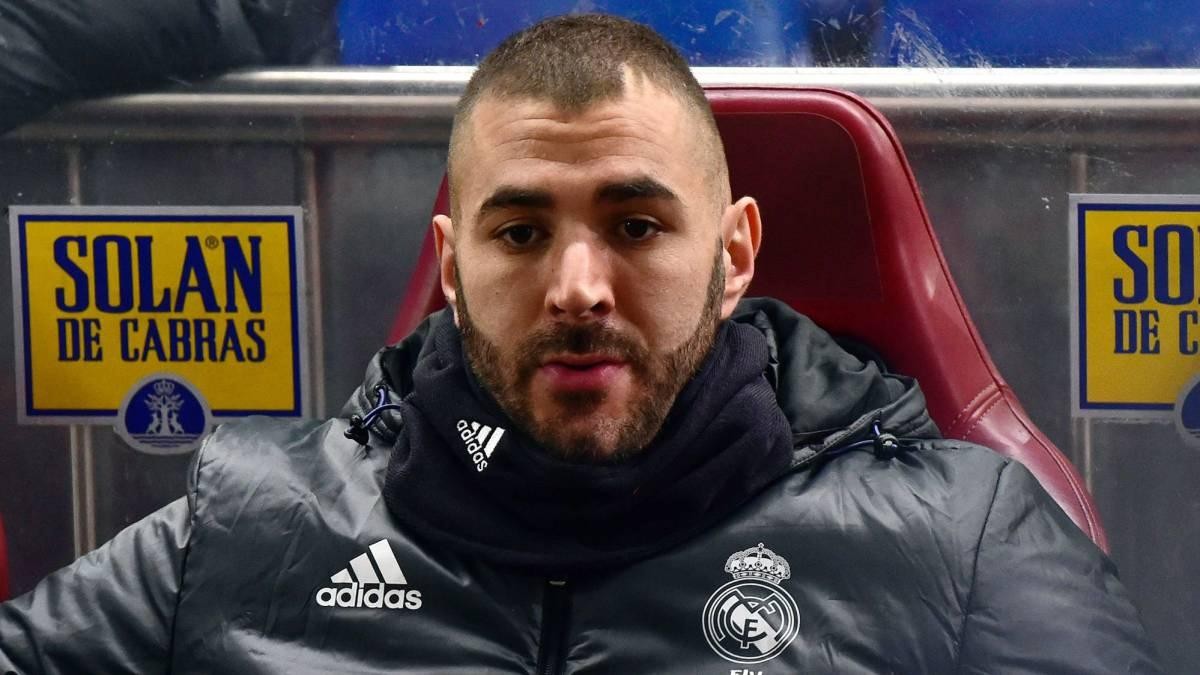 fan-real-madrid-quay-lung-voi-benzema1