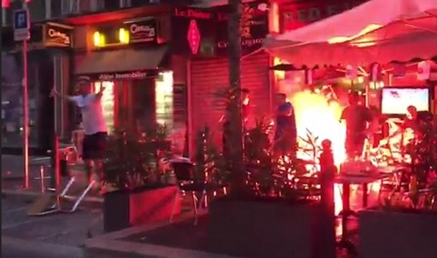 Quán cafe bị cháy trong vụ ẩu đả. Ảnh: Internet.