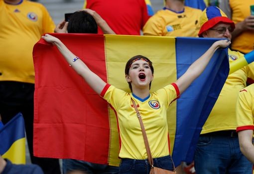 Phía Romania cũng không hề thua kém. Ảnh: Internet.